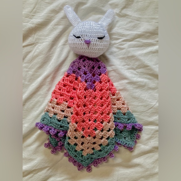 Bunny granny square lovie - Picture 4 of 7